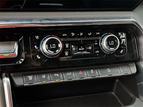 Used 2024 GMC Sierra 3500 Denali w/ Denali Reserve Package image 20