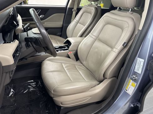 Used 2022 Lincoln Corsair Standard w/ Premium Package image 17