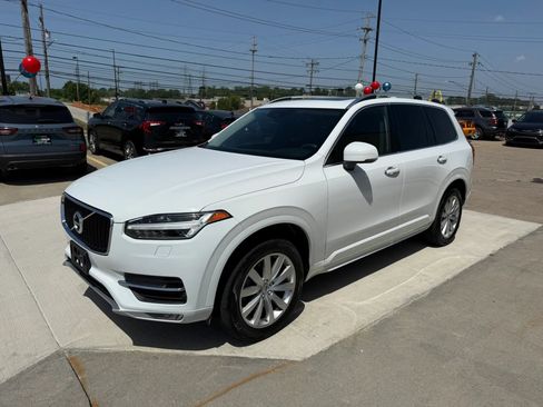 Used 2018 Volvo XC90 T6 Momentum w/ Momentum Plus Package AWD/4WD image 5