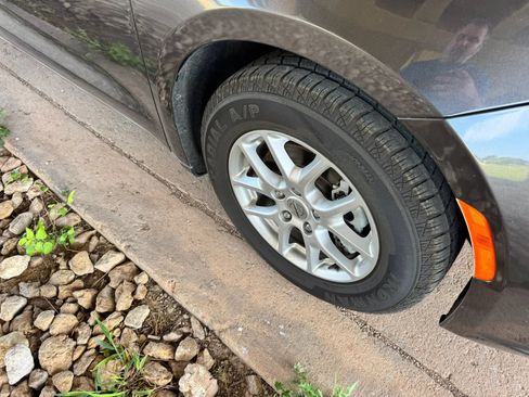 Used 2023 Chrysler Pacifica Touring-L FWD image 21