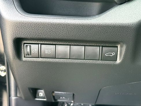 Used 2022 Toyota RAV4 XLE Premium image 17