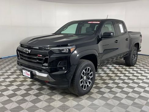 Used 2023 Chevrolet Colorado Z71 w/ Z71 Convenience Package 2 AWD/4WD image 1