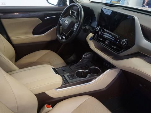 Used 2020 Toyota Highlander Platinum image 26