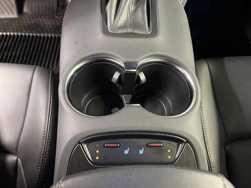 Used 2022 Toyota Venza XLE image 18