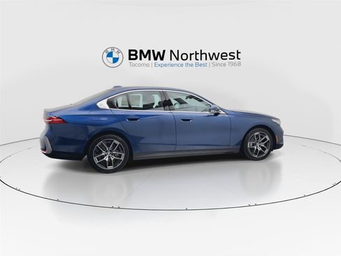 New 2026 BMW 530i xDrive w/ Premium Package image 4