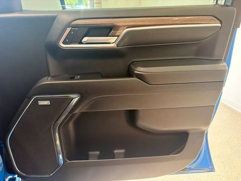 Used 2024 Chevrolet Silverado 1500 LT Trail Boss w/ LT Trail Boss Premium Package AWD/4WD image 13