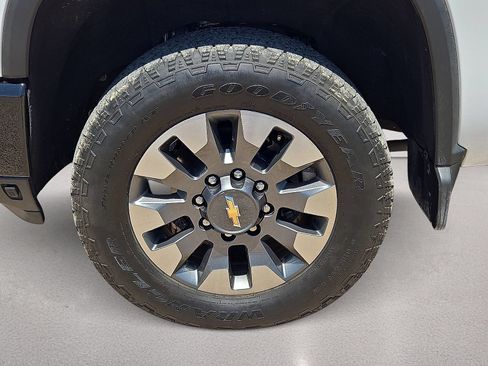 Used 2024 Chevrolet Silverado 2500 Custom w/ Custom Value Package AWD/4WD image 10