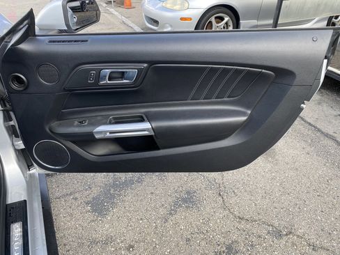 Used 2017 Ford Mustang Premium image 21