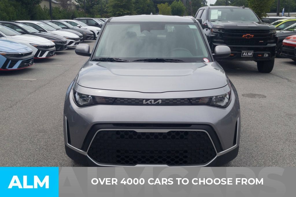 Used 2025 Kia Soul LX FWD image 2