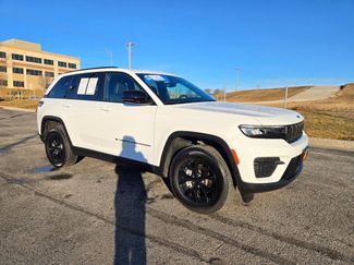 Used 2024 Jeep Grand Cherokee Altitude video 1