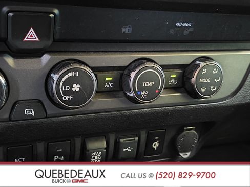 Used 2020 Toyota Tacoma TRD Off-Road w/ Technology Package AWD/4WD image 19