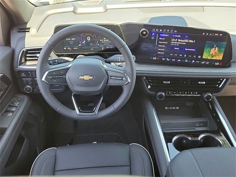 New 2025 Chevrolet Suburban Premier image 7