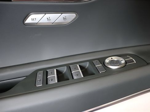 Certified 2025 Genesis GV80 2.5T Standard AWD/4WD image 10