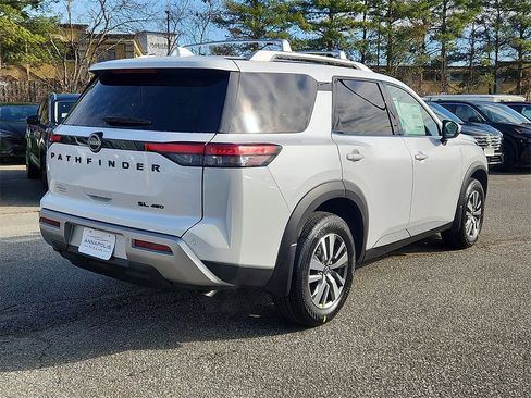 New 2025 Nissan Pathfinder SL image 4