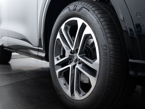 New 2025 Audi Q5 Prestige image 20