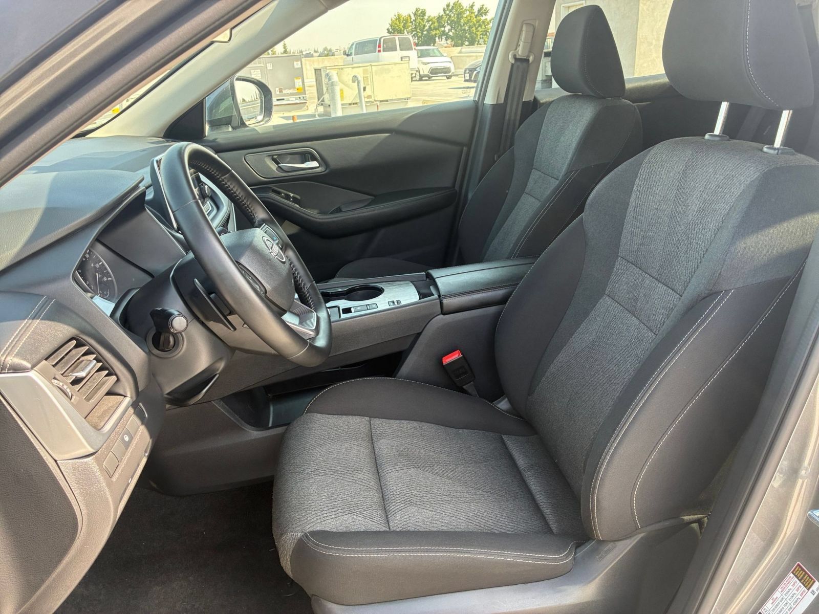 Used 2025 Nissan Rogue SV FWD image 28