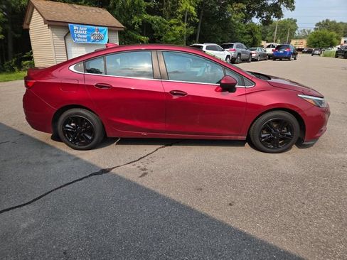 Used 2018 Chevrolet Cruze LT w/ Convenience Package FWD image 7