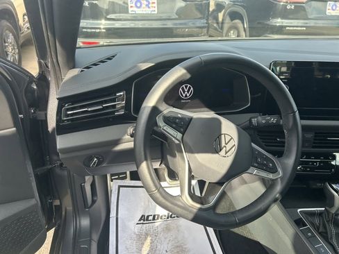 Used 2025 Volkswagen Jetta Sport image 11