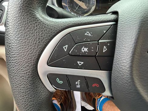 Used 2015 Chrysler 200 Limited FWD image 18