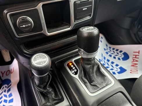 Used 2018 Jeep Wrangler Sport image 30