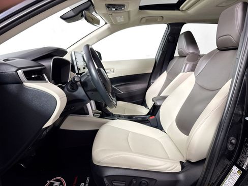 Used 2022 Toyota Corolla Cross XLE w/ Convenience Package AWD/4WD image 24