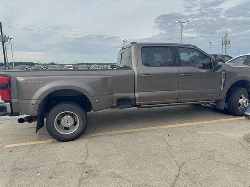 Used 2023 Ford F350 Lariat w/ Lariat Ultimate Package AWD/4WD image 4