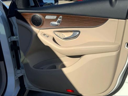 Used 2021 Mercedes-Benz GLC 300 4MATIC image 22