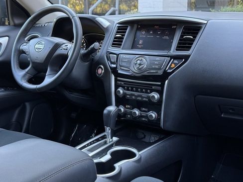 Used 2018 Nissan Pathfinder SV image 28