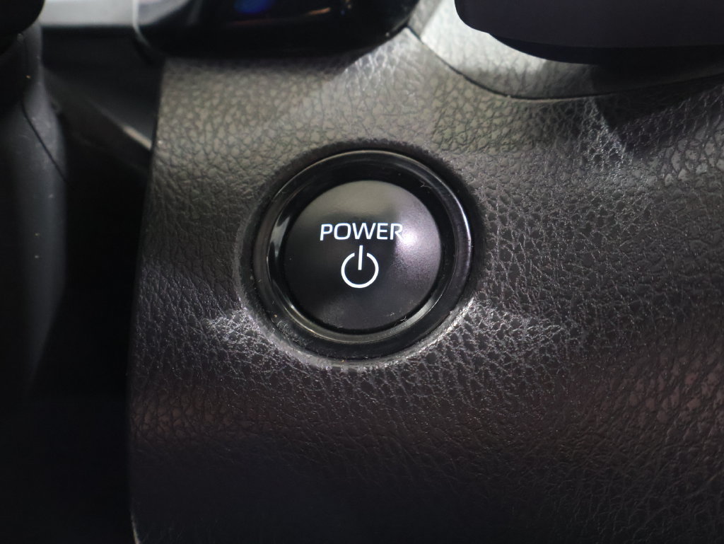Used 2025 Toyota Camry XLE FWD image 25
