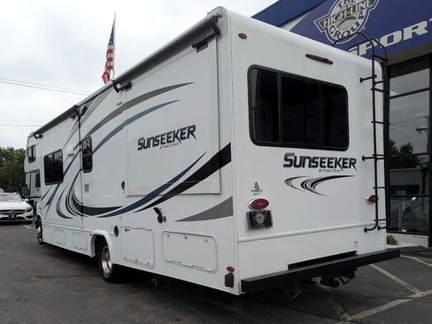 Used 2019 Chevrolet Express 4500 w/ RV Package image 95