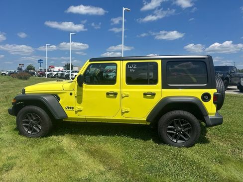 Used 2024 Jeep Wrangler Unlimited Sport AWD/4WD image 8