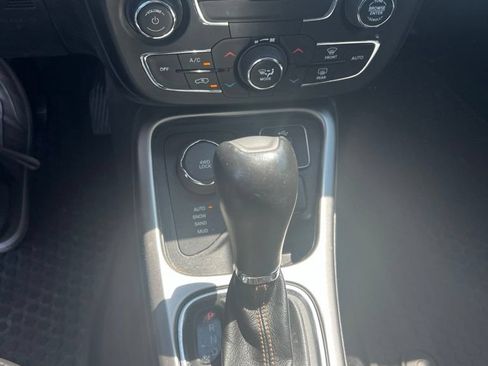 Used 2018 Jeep Compass Latitude w/ Popular Equipment Group AWD/4WD image 28