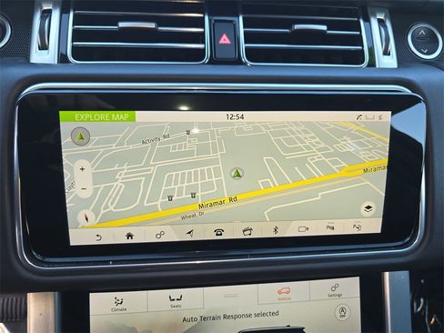 Used 2021 Land Rover Range Rover HSE image 25