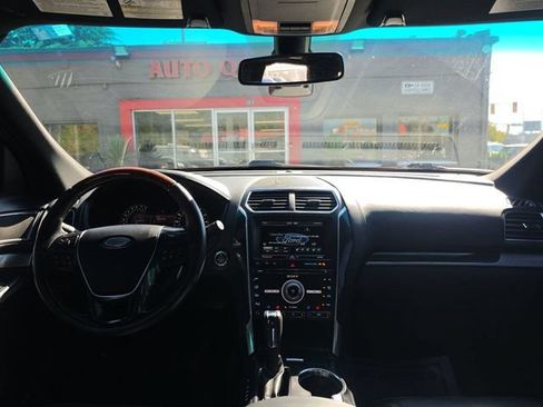 Used 2016 Ford Explorer Platinum AWD/4WD image 30