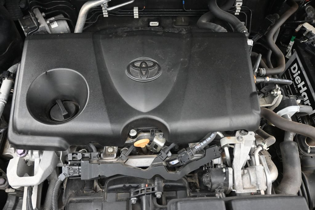 Used 2021 Toyota RAV4 XLE AWD/4WD image 31
