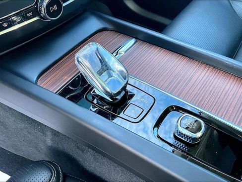 Certified 2023 Volvo XC60 B5 Ultimate image 19