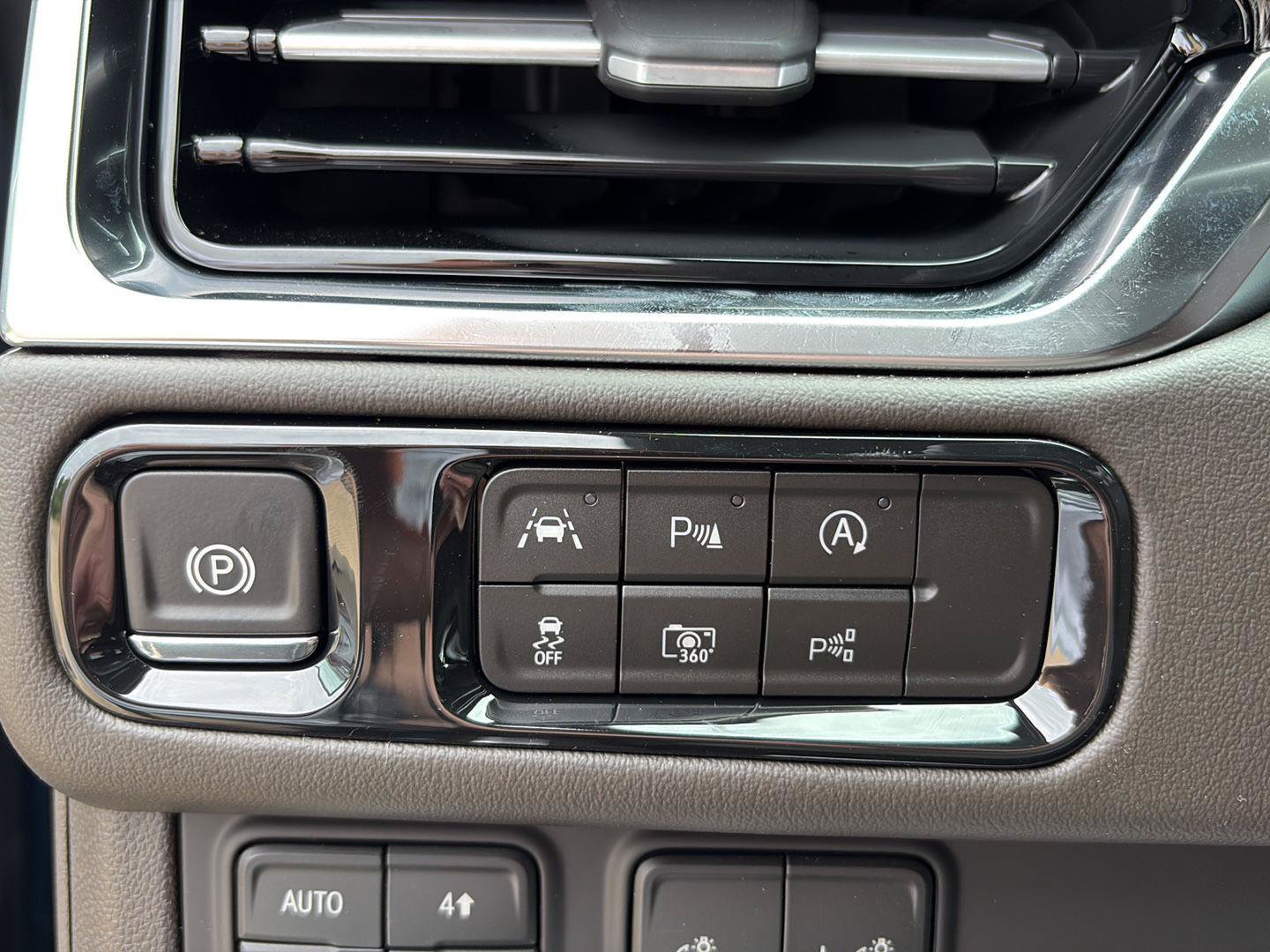 New 2026 GMC Yukon Elevation AWD/4WD image 14