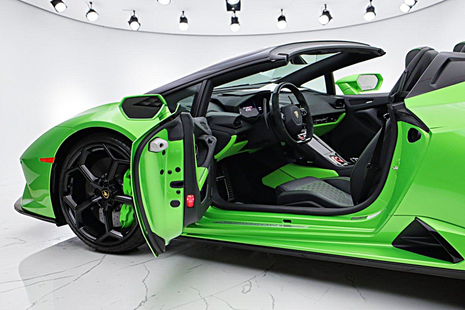Used 2023 Lamborghini Huracan EVO RWD image 6
