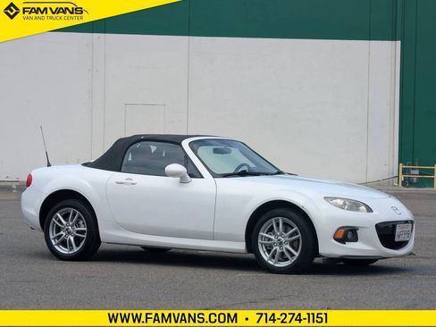 Used 2013 MAZDA MX-5 Miata Sport RWD image 2