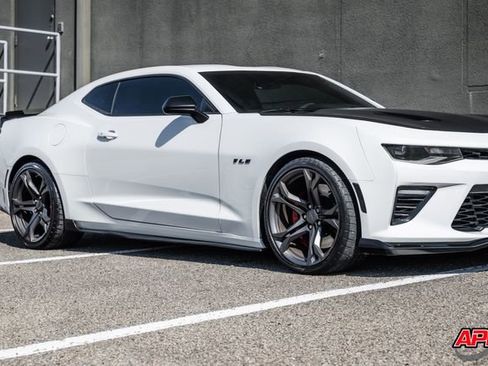 Used 2018 Chevrolet Camaro SS image 58