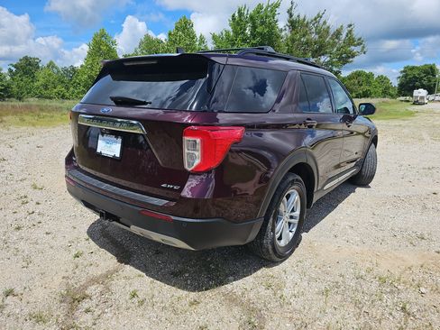 Used 2022 Ford Explorer XLT w/ Equipment Group 202A AWD/4WD image 4