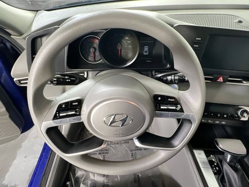 Used 2023 Hyundai Elantra SEL image 11