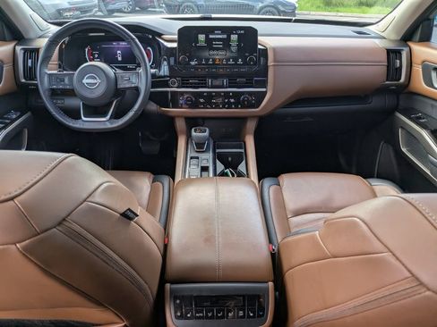 Used 2024 Nissan Pathfinder Platinum w/ Black Appearance Package FWD image 13