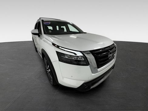 Certified 2025 Nissan Pathfinder Platinum AWD/4WD image 1