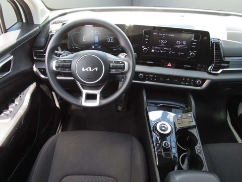 Used 2023 Kia Sportage LX AWD/4WD image 16