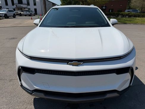 Used 2025 Chevrolet Equinox EV LT w/ Convenience Package image 9