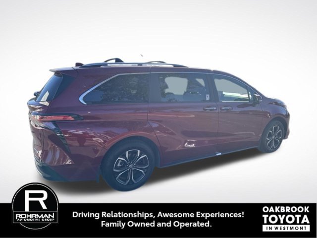 Used 2026 Toyota Sienna Platinum AWD/4WD image 3