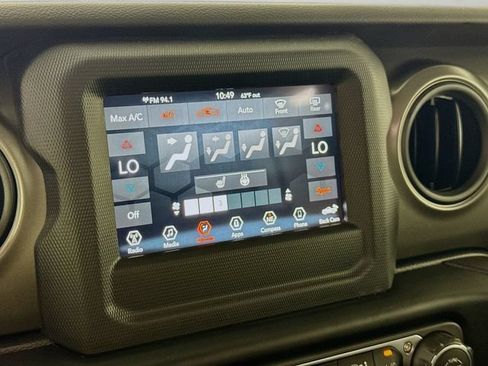 Used 2022 Jeep Gladiator Sport AWD/4WD image 19