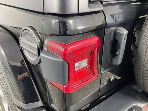 Used 2019 Jeep Wrangler Unlimited Sahara AWD/4WD image 18