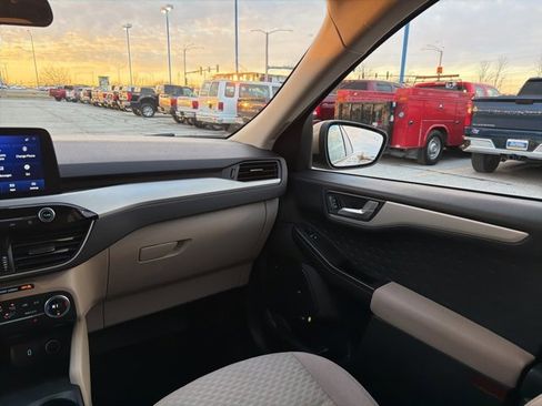 Used 2020 Ford Escape SE image 17